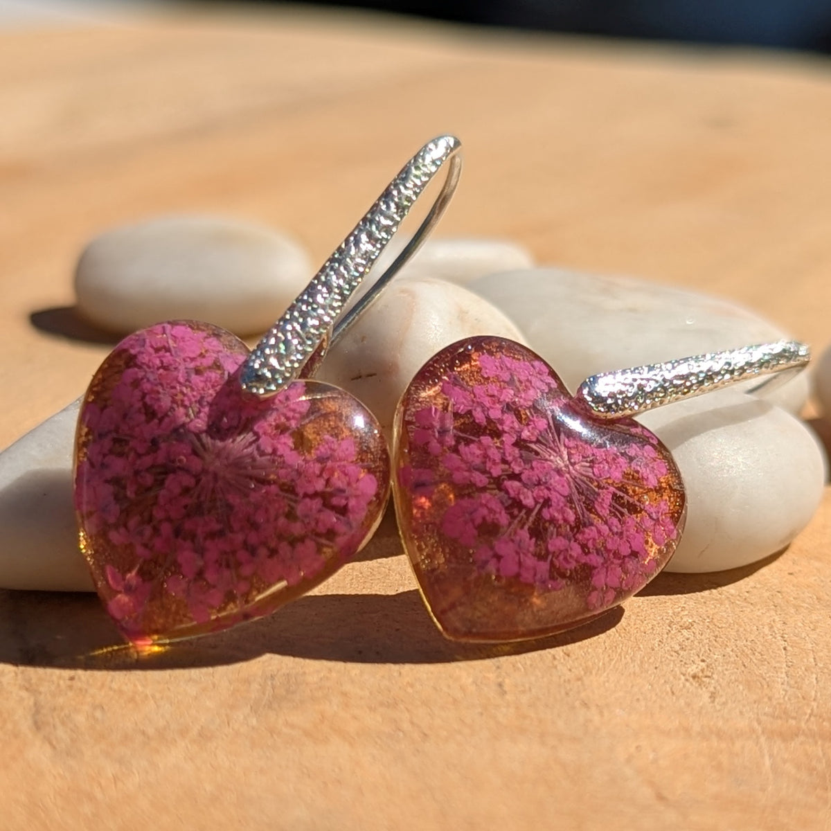 Purple flower heart earrings on wooden surface, handmade botanical gift for her, EL Creations Belgium
