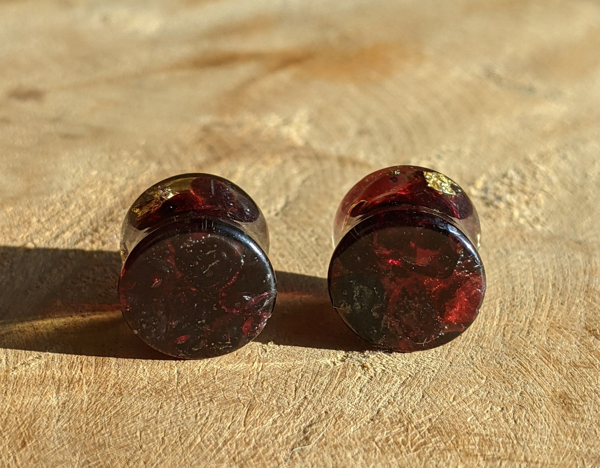 Handmade garnet gold resin ear plug jewelry design EL-Creations