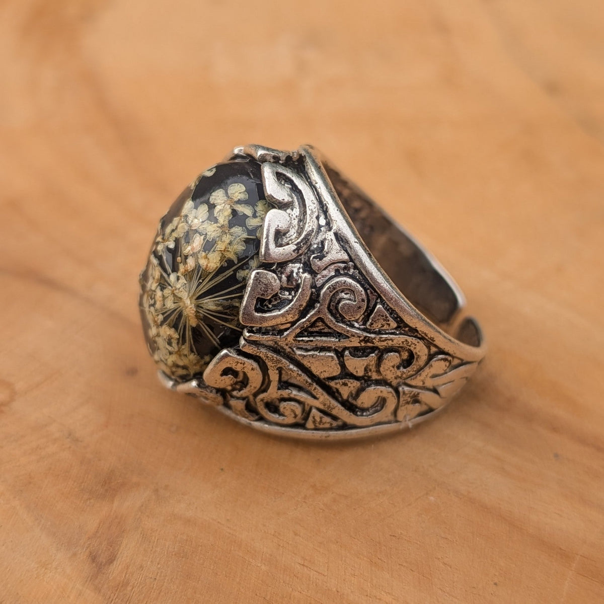 Real flower resin ring Queen Anne's Lace black background adjustable silver filigree band – EL-Creations