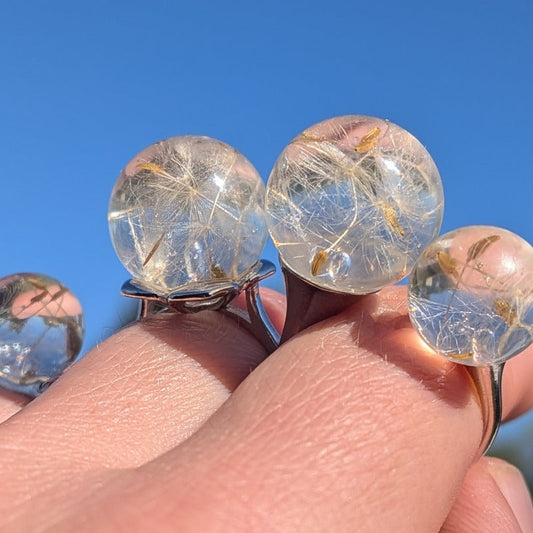 Handmade resin jewelry with real dandelion flowers and botanical details – EL-Creations