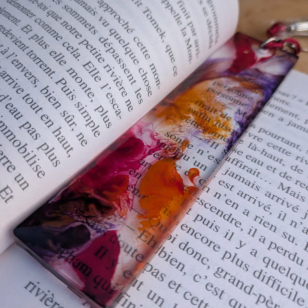 Handmade resin bookmark with lobster clasp keychain ring showing colour detail – EL-Creations