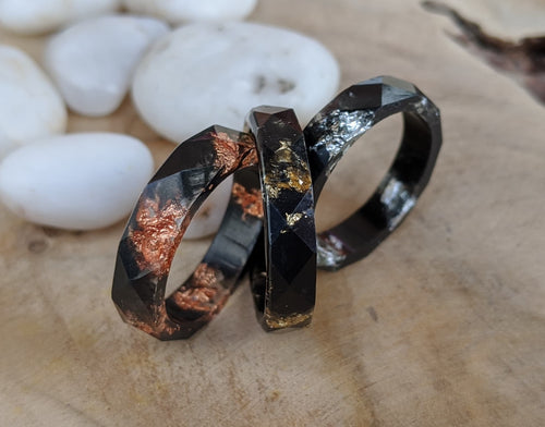 Unisex thin black ring with faceted design - side angle