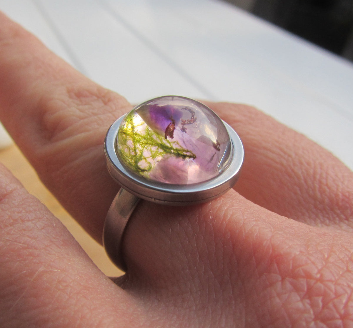 Adjustable crystal resin ring with amethyst, rose quartz and forest moss – gift for her – EL-CreationS