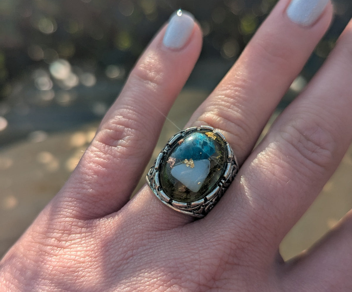Handmade resin ring with real moss and blue tourmaline, worn on finger — EL-Creations Belgium