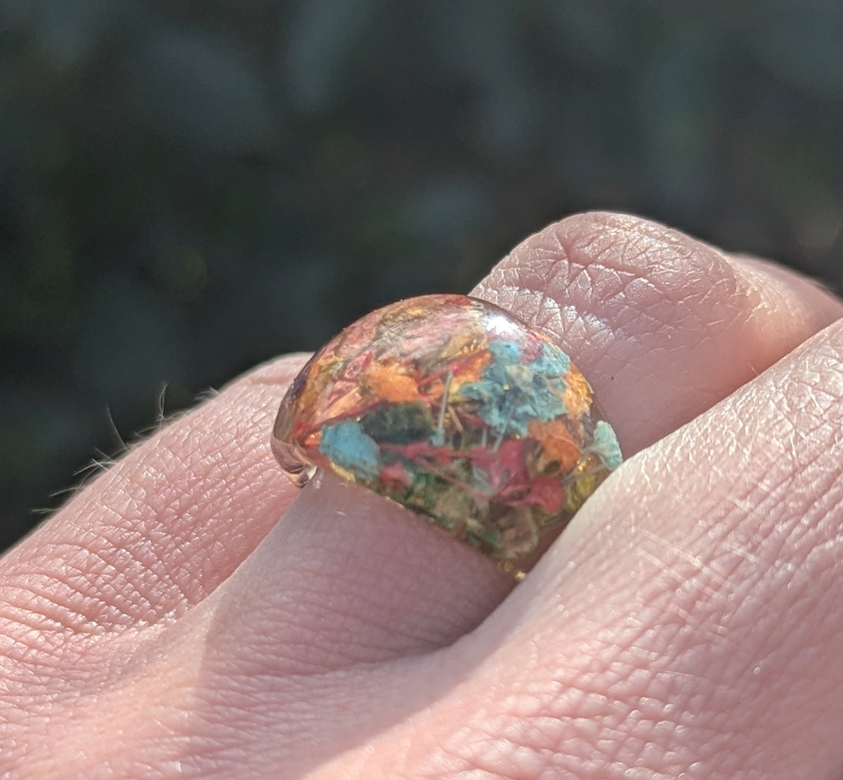 Multicolor botanical resin ring with real preserved flowers by EL-Creations