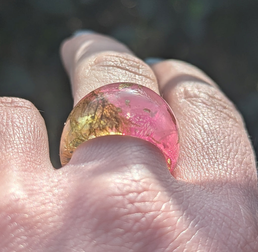 Bague en résine à motif de mousse et de fleurs roses