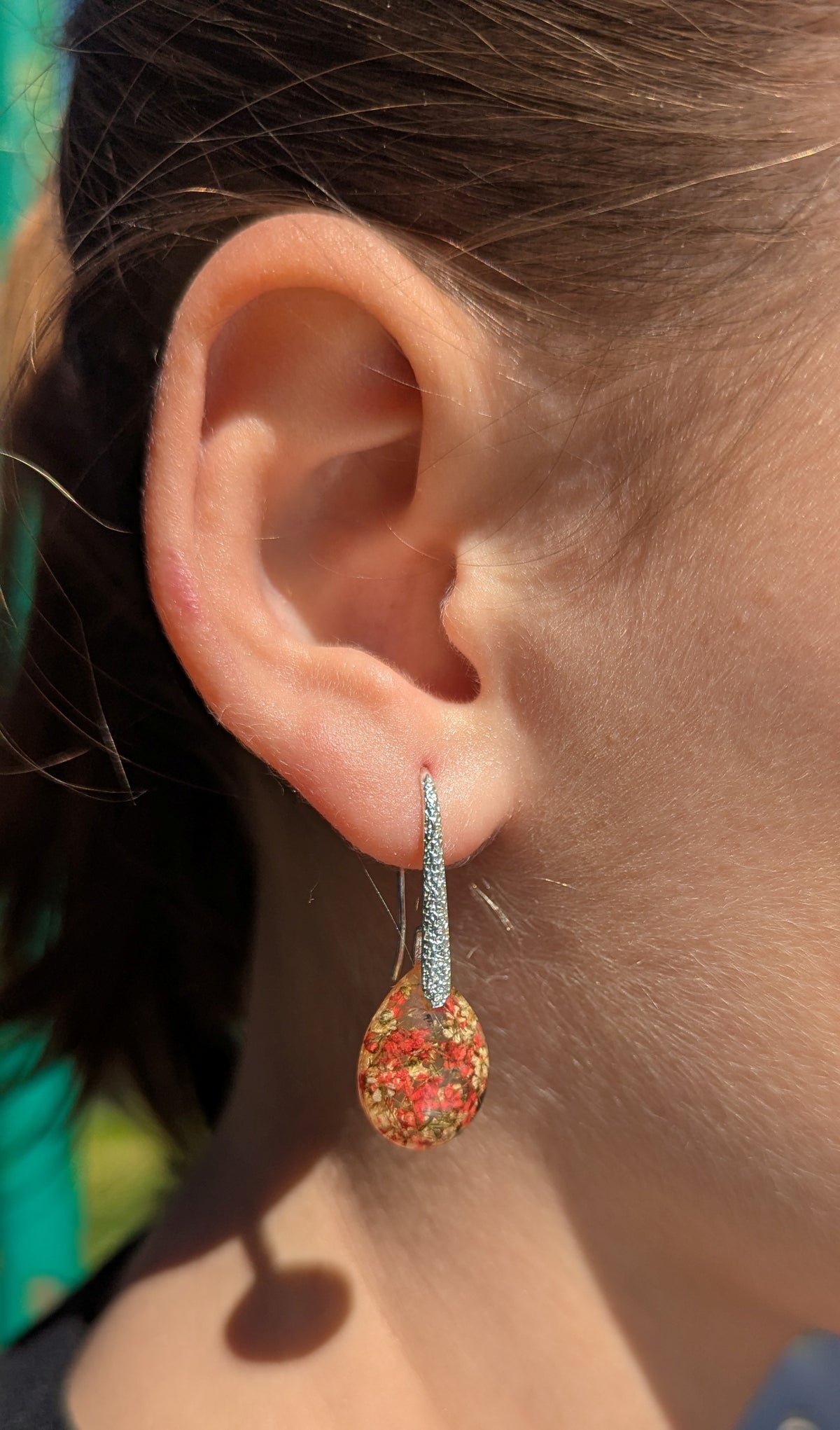 Red white flower teardrop resin earrings with sterling silver hooks, unique botanical gift for her, EL Creations Belgium