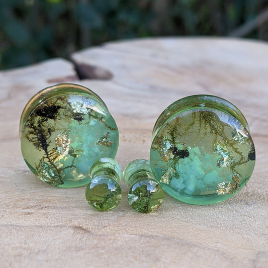 Green moss resin ear plugs with gold flakes - EL-Creations