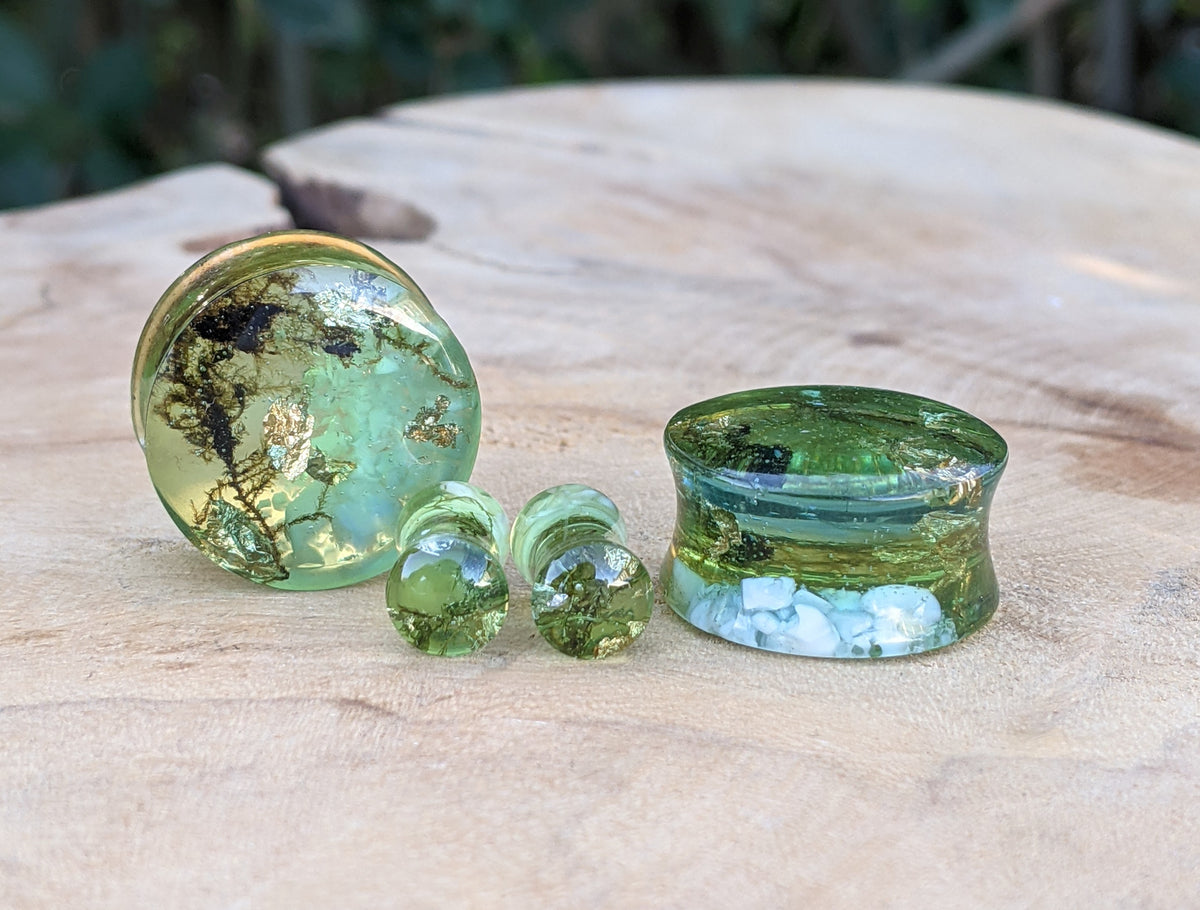Handmade moss ear plugs with gold flakes - EL-Creations