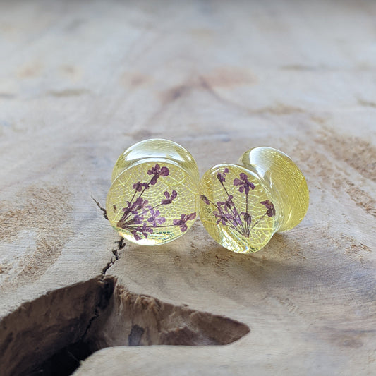 Yellow skeleton leaf resin ear plugs - EL-Creations