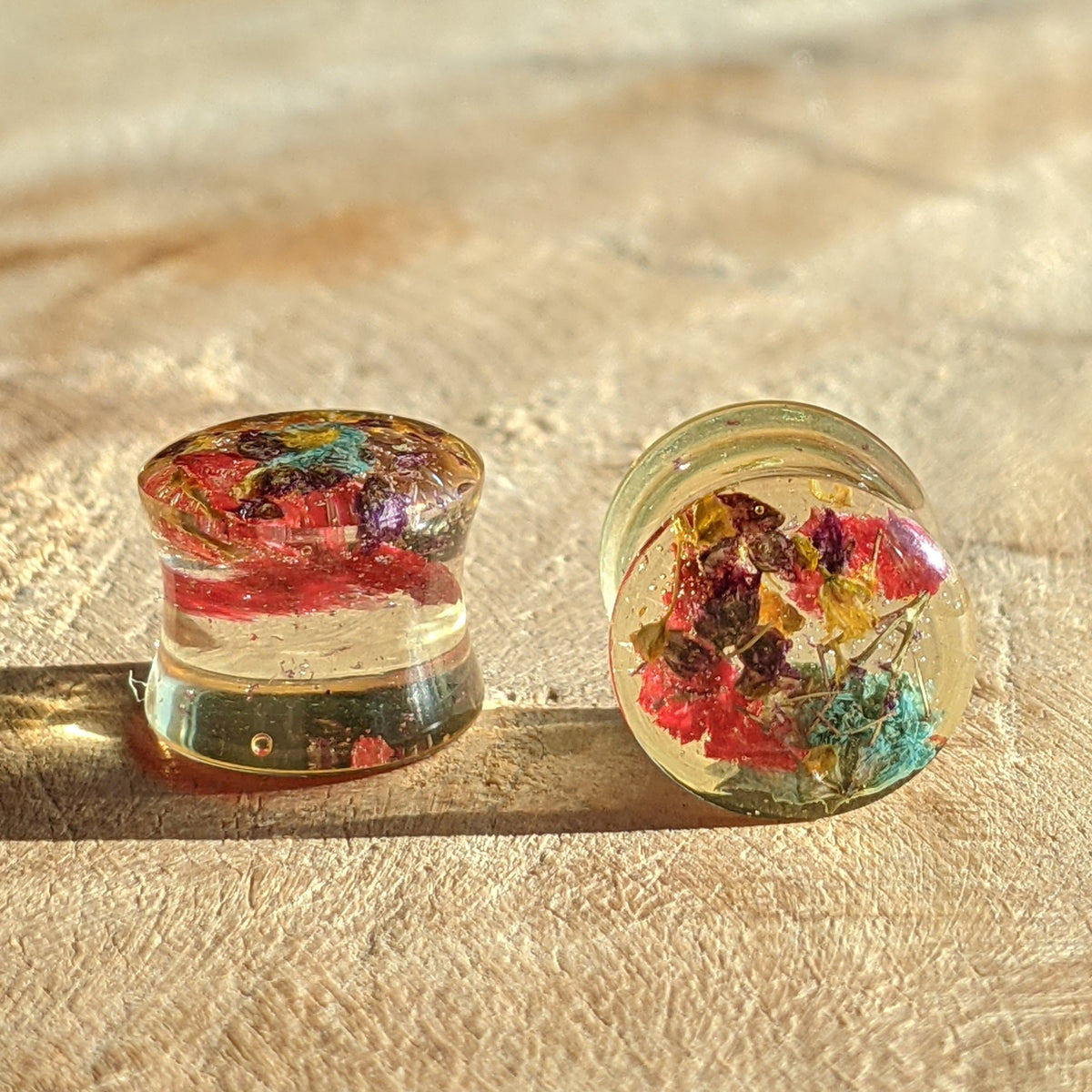 Multicolor pressed flower resin ear plugs botanical jewelry EL-CreationsMulticolor Pressed Flower Resin Plug Earrings