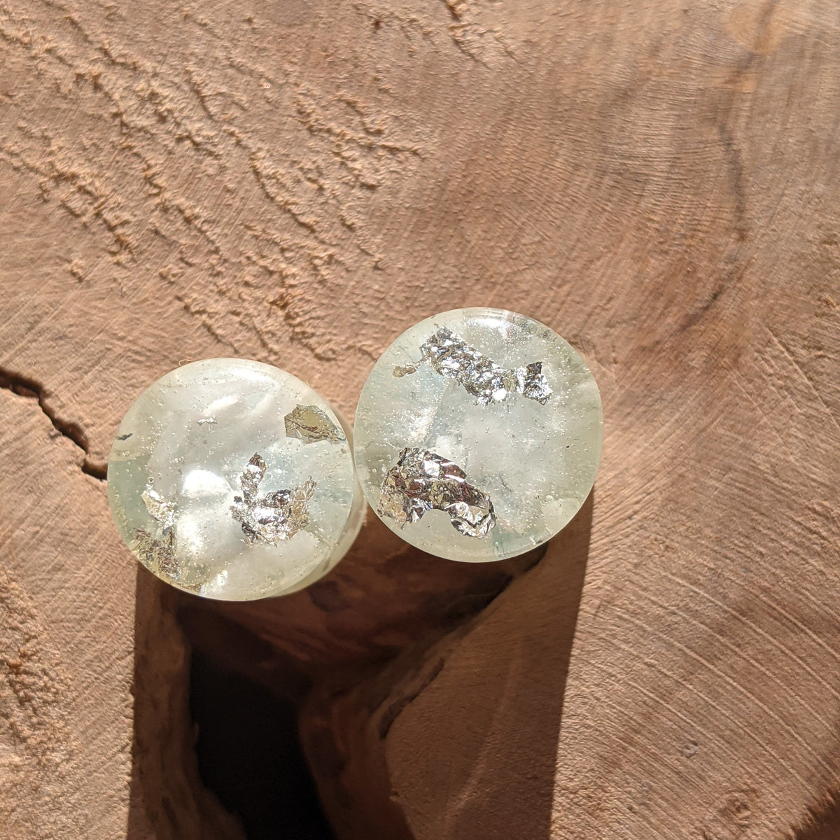 Aquamarine resin ear plugs with silver details - EL-Creations