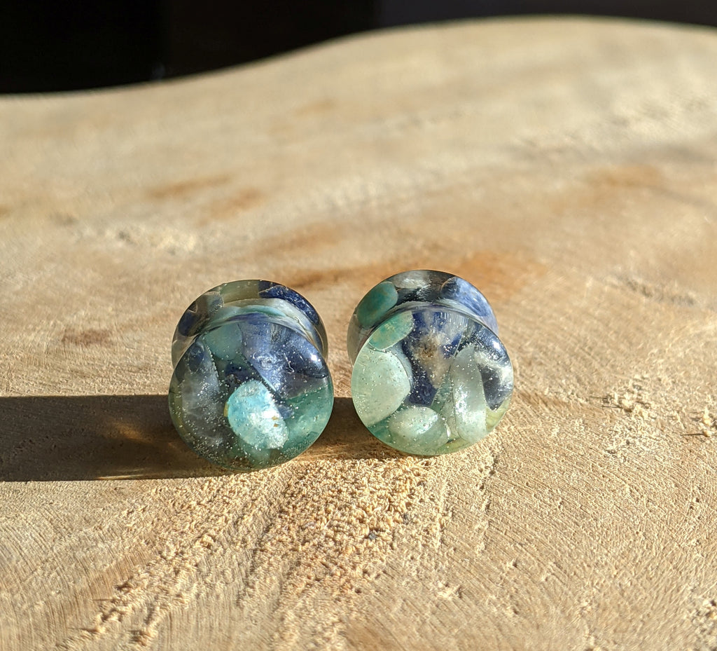 Boucles d'oreilles écarteur en résine lapis-lazuli et amazonite