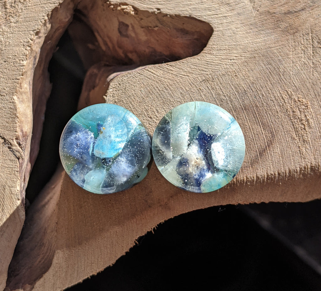 Boucles d'oreilles écarteur en résine lapis-lazuli et amazonite
