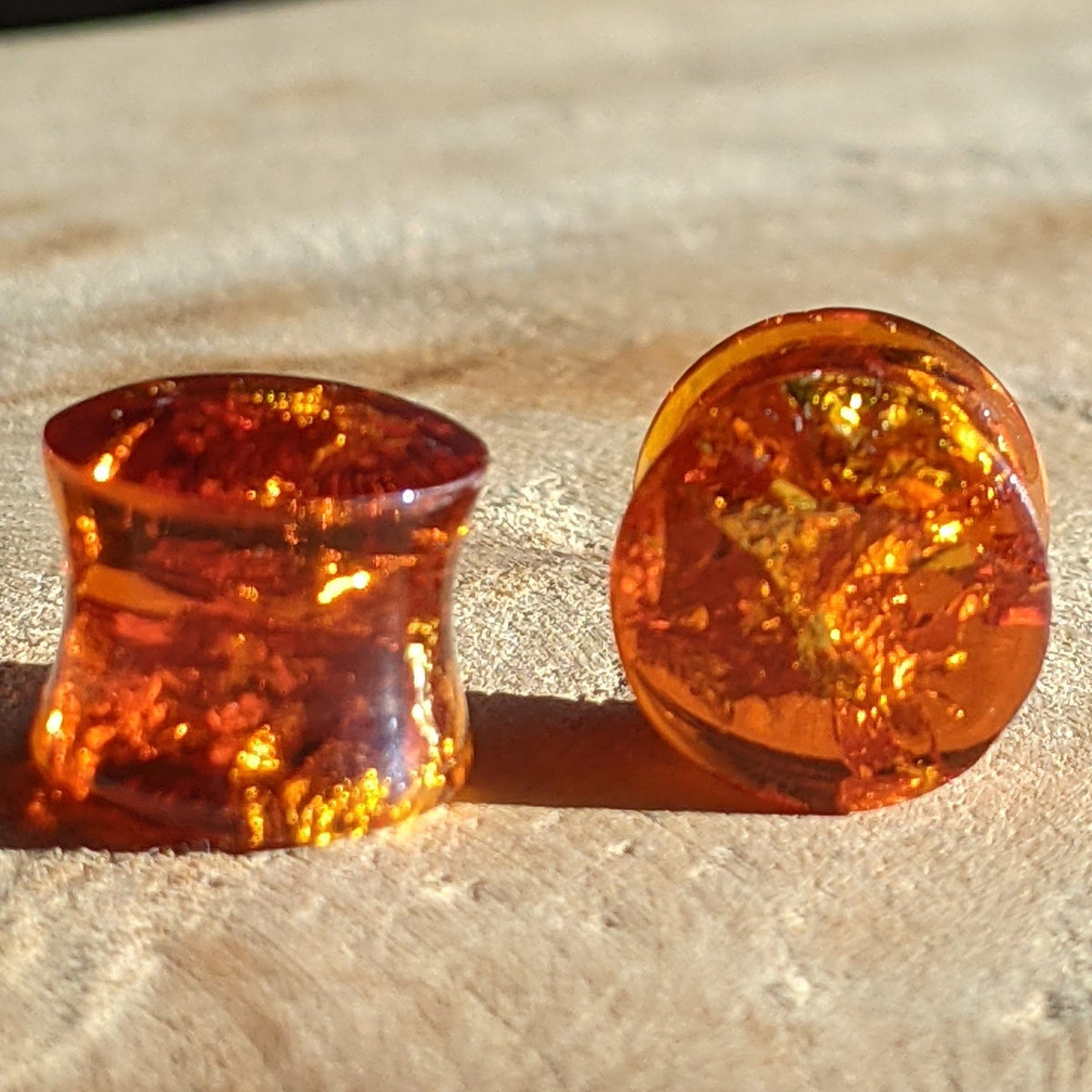 Amber resin ear plugs with gold and copper flakes - EL-Creations