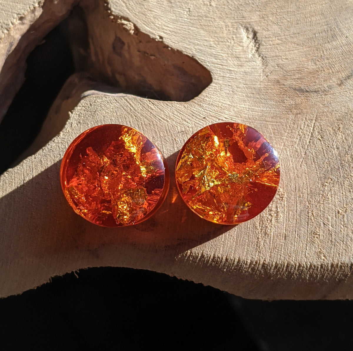 Resin ear plugs with shimmering gold and copper flakes - EL-Creations