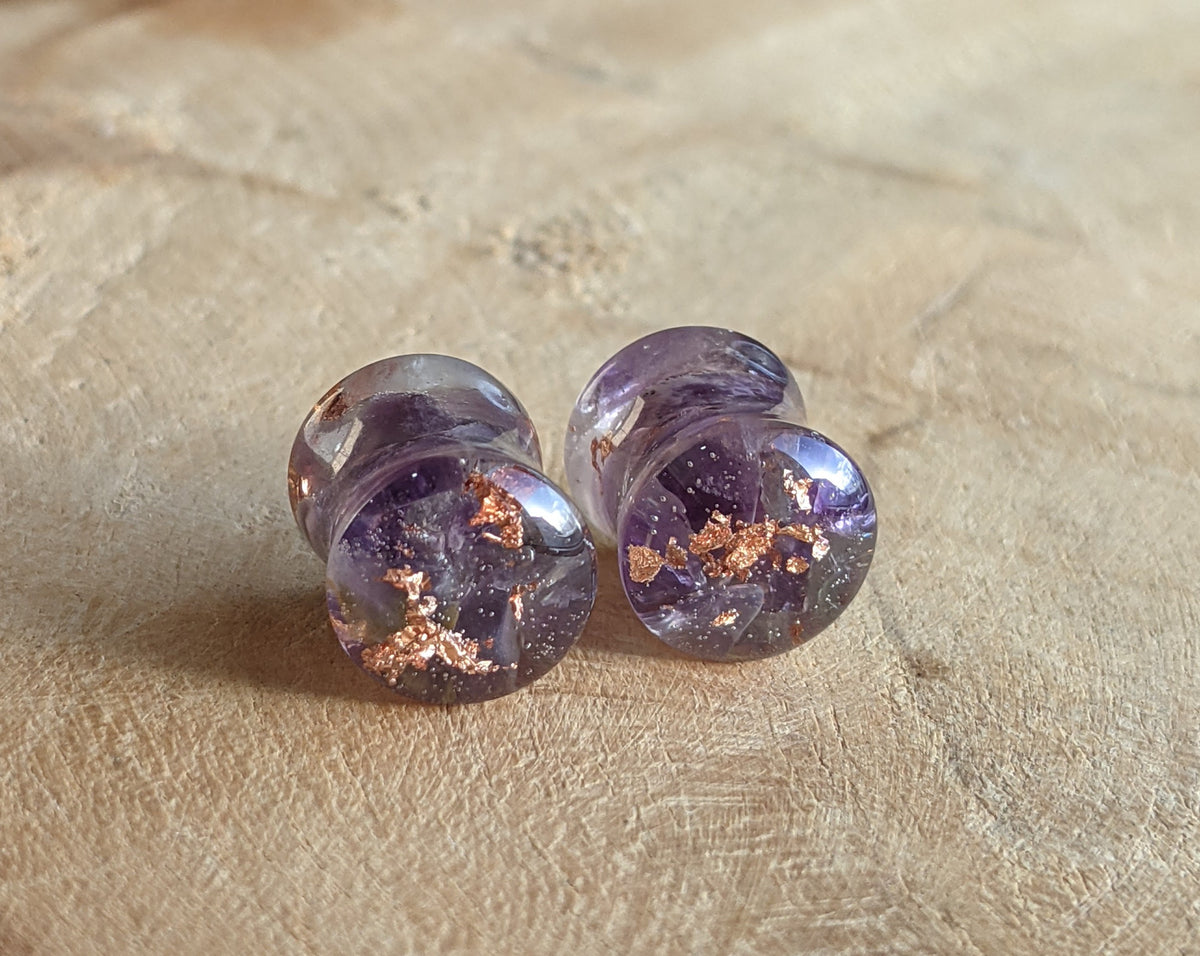 Crystal clear resin ear plugs with amethyst stones - EL-Creations