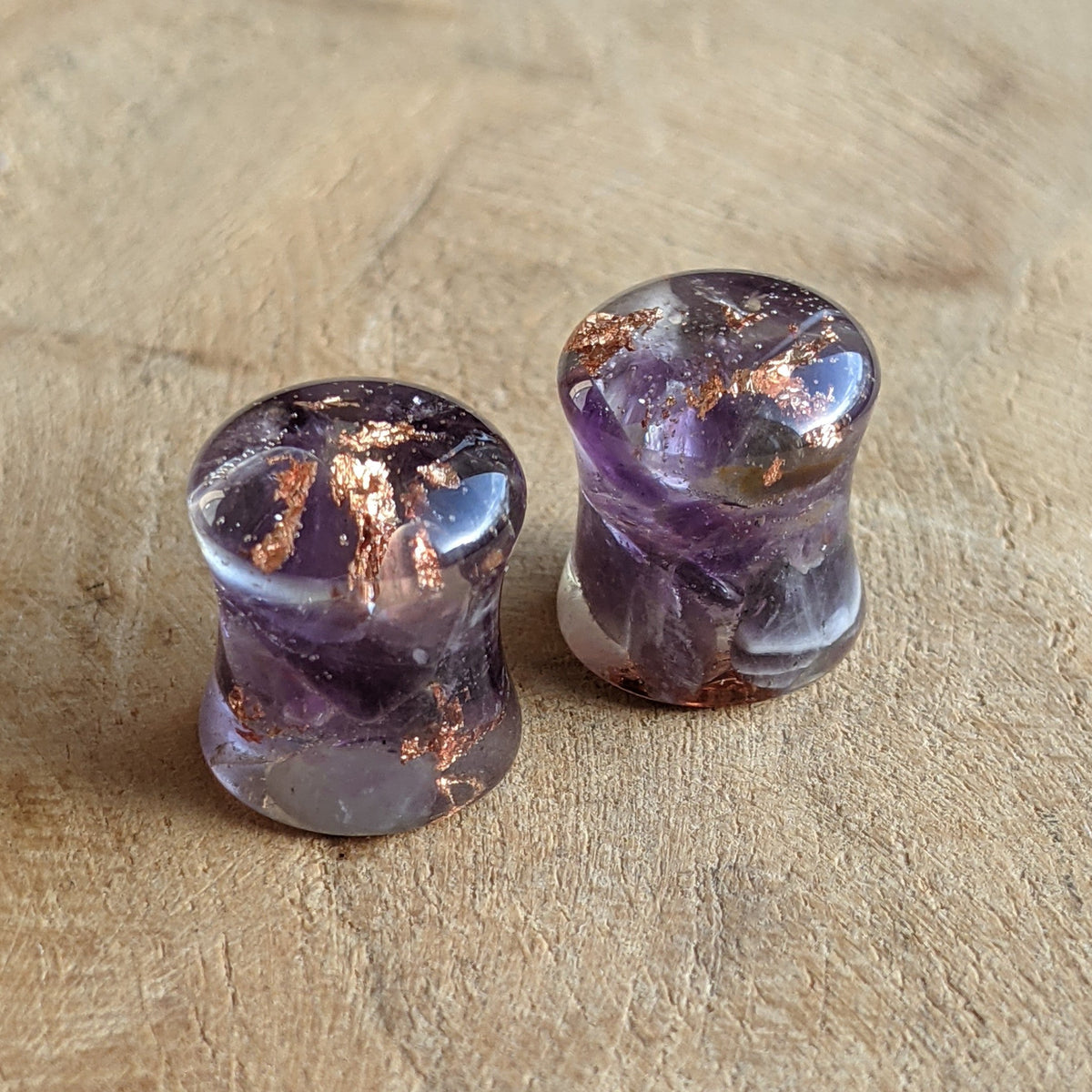 Amethyst resin ear plugs with natural amethyst - EL-Creations