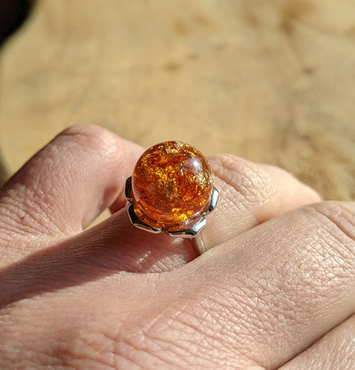 Bague en ambre, bague en résine, bague en résine couleur ambre, bague en argent sterling, bague fantaisie boule