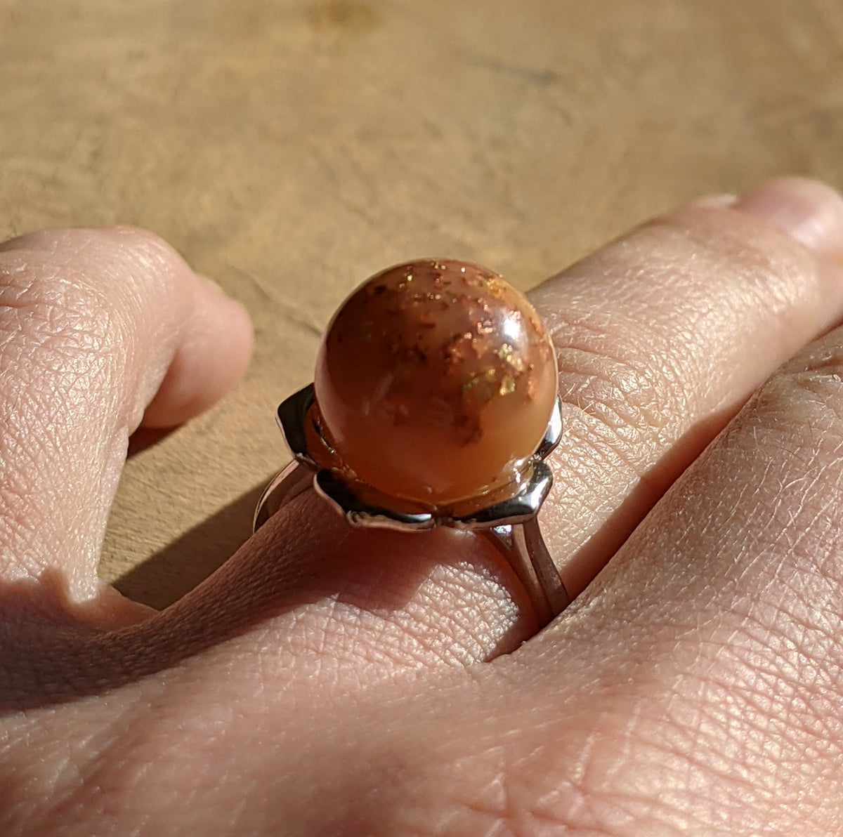 Handmade caramel resin ring – adjustable tarnish-free band, unique gift – EL-CreationS