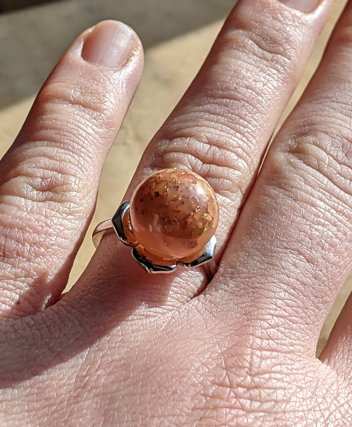 Sterling silver adjustable ring with milky caramel resin sphere – EL-CreationS