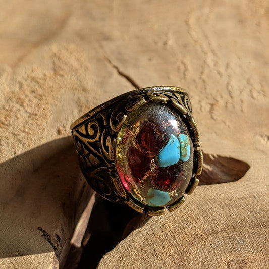 Handmade adjustable unisex ring with garnet, turquoise and moss in resin, artisan gemstone jewelry, EL Creations Belgium