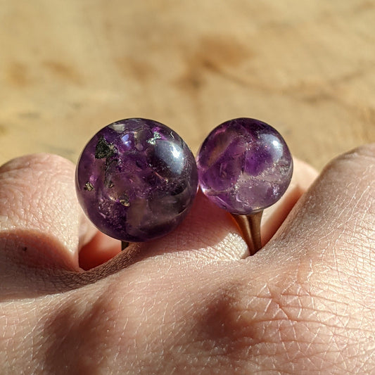 Handmade amethyst resin ball ring – real purple crystal in clear sphere, adjustable band – EL-CreationS