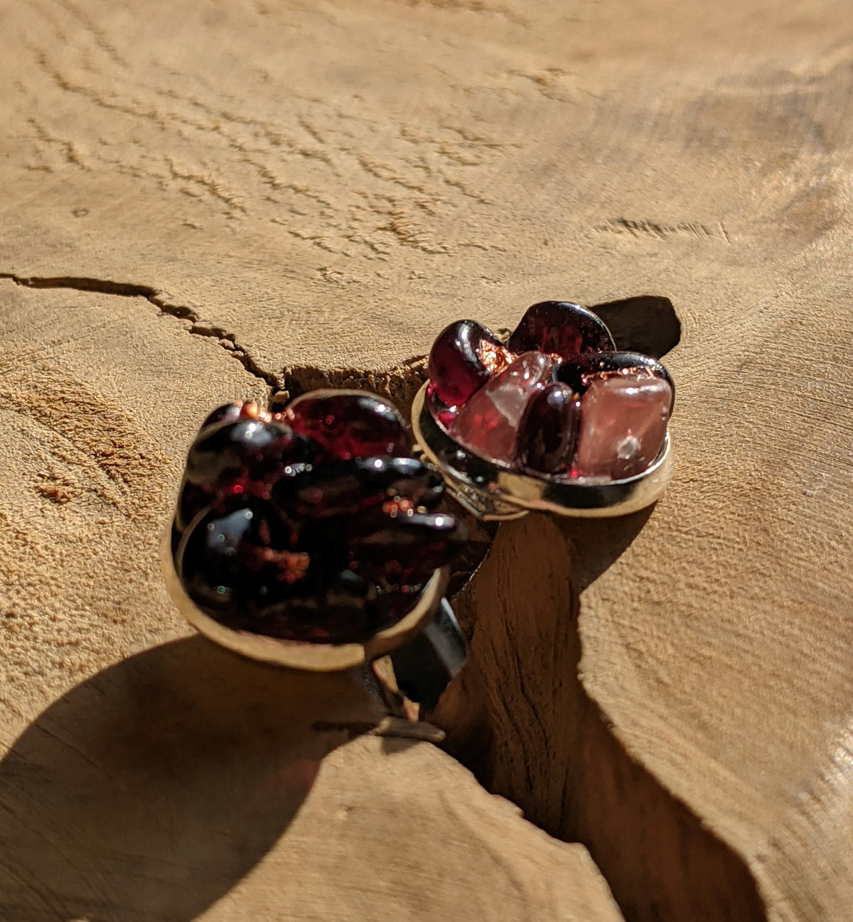 Close-up of garnet and rose quartz stones with copper flakes in clear resin ring, EL-Creations