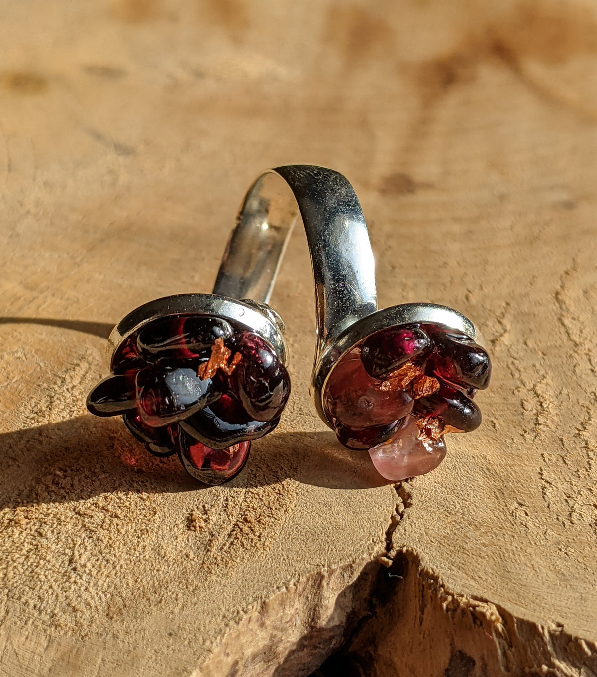 Handmade Capricorn birthstone ring with garnet and rose quartz, adjustable band, EL-Creations