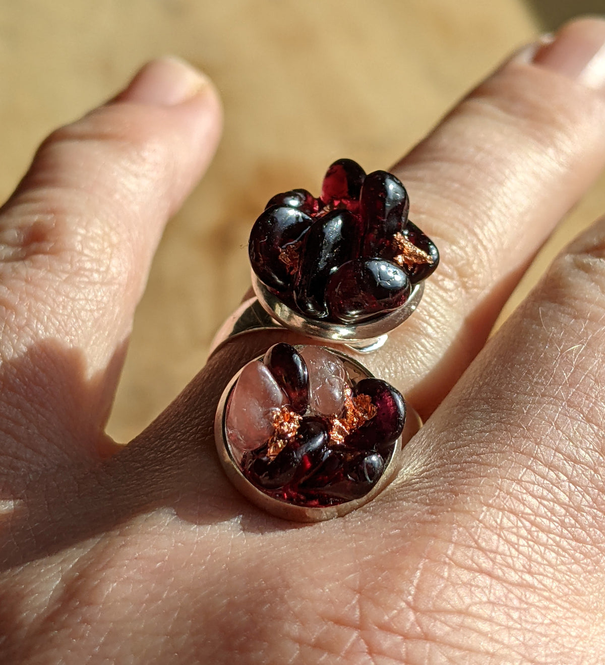 Adjustable garnet rose quartz ring with copper flakes in resin, side view, EL- Creations