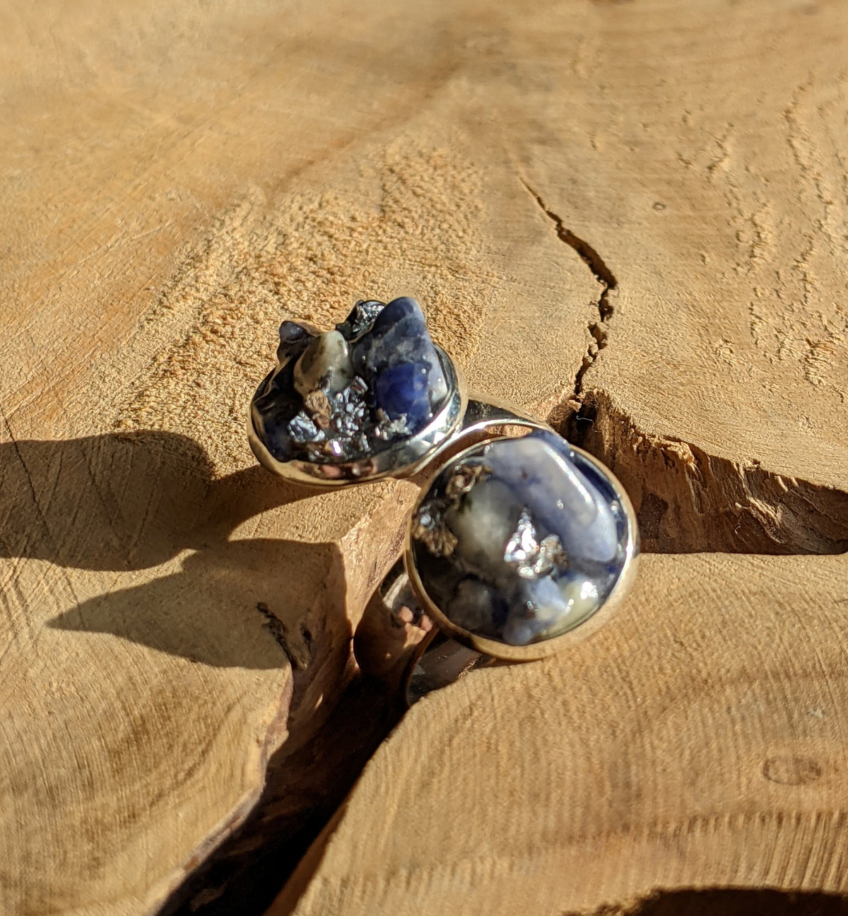 Blue sodalite crystal resin ring top view, adjustable birthstone jewelry handmade in Belgium