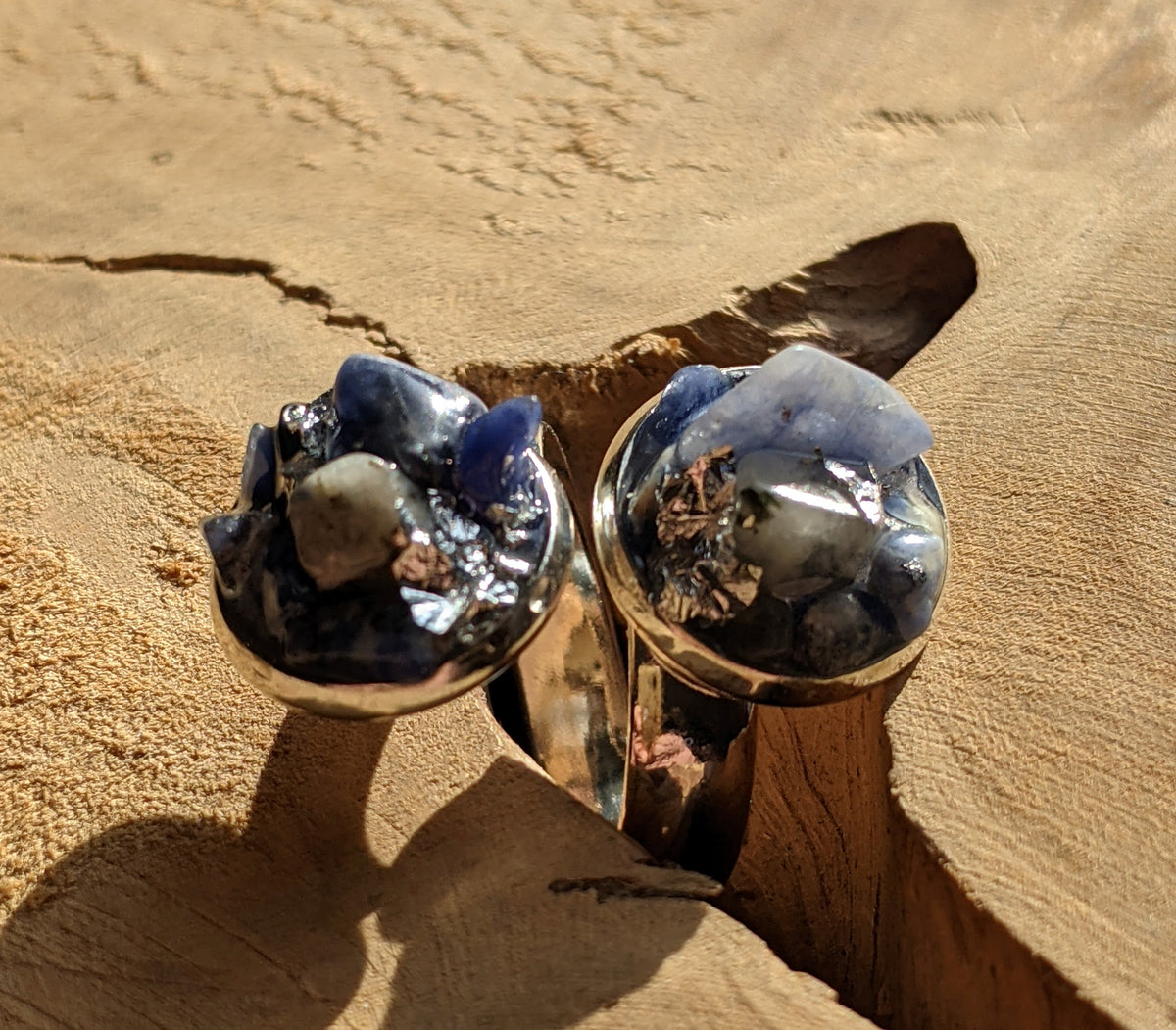 Sodalite ring with silver flakes in clear resin, side view, EL-Creations