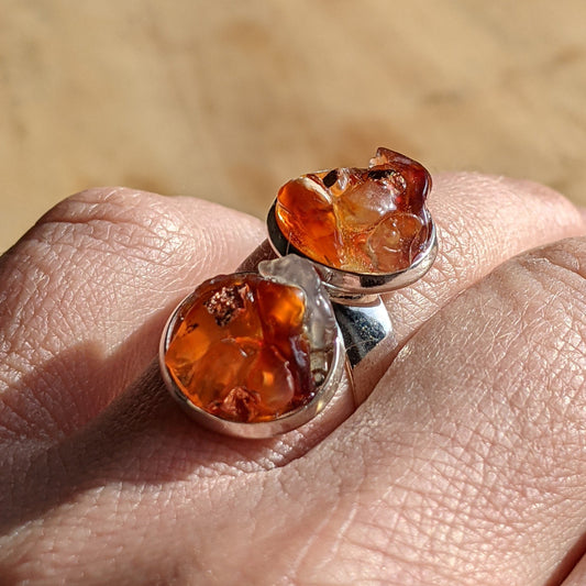 Handmade adjustable ring with real carnelian stone and copper flakes in clear resin – EL-CreationS
