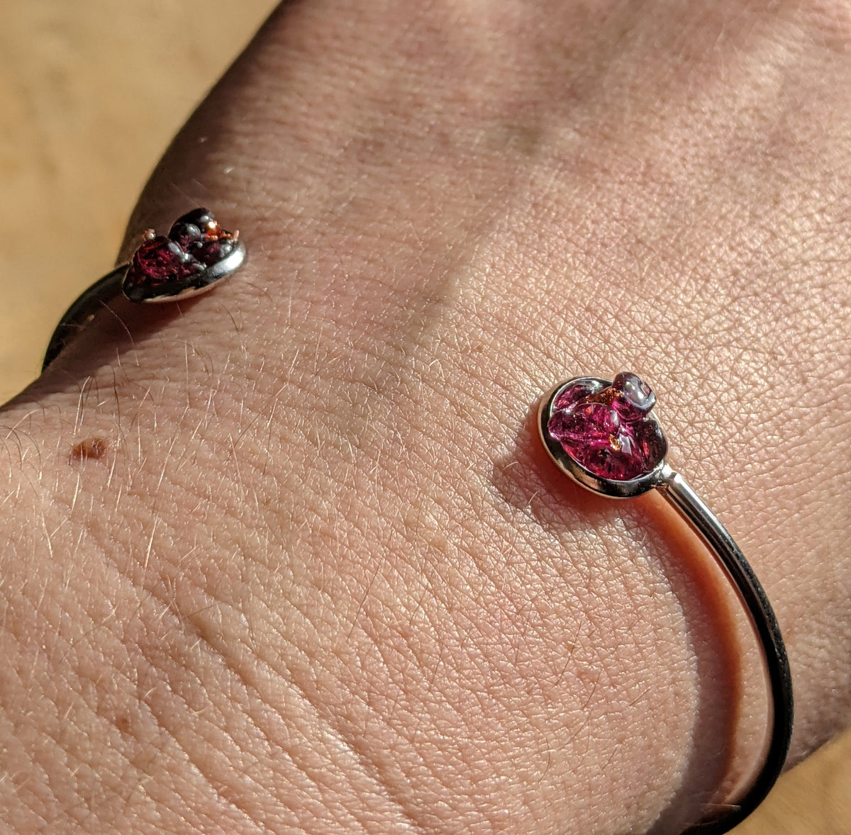 Elegant handmade garnet gemstone cuff – EL-Creations