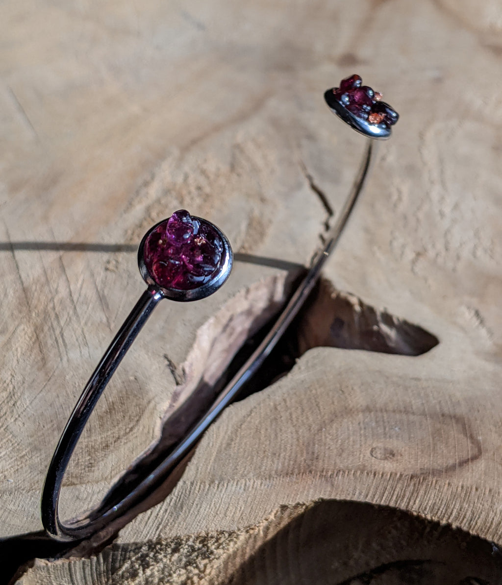 Bracelet manchette en acier inoxydable et grenat
