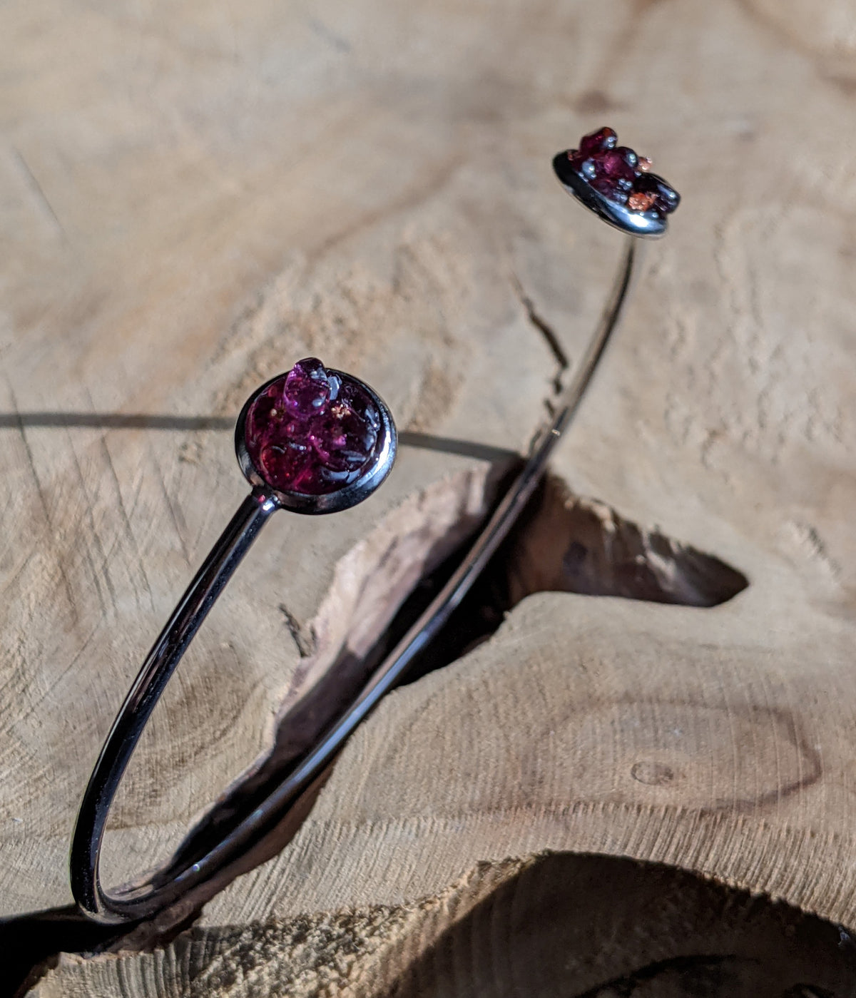 Artisan bracelet featuring genuine garnet in clear resin – EL-Creations
