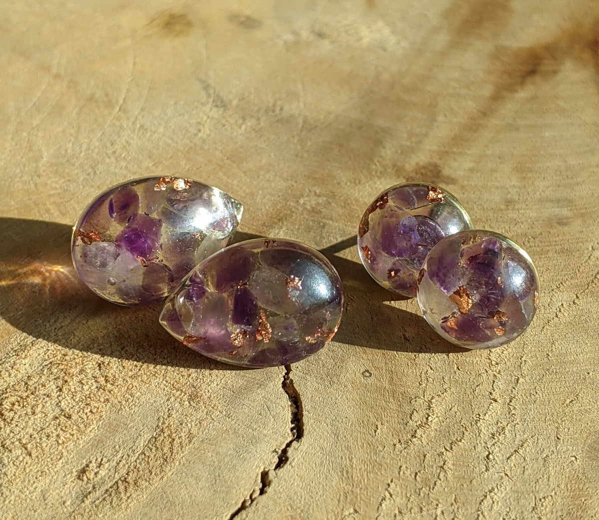 Amethyst resin drop stud earrings on wooden surface, lightweight everyday jewelry EL Creations Belgium