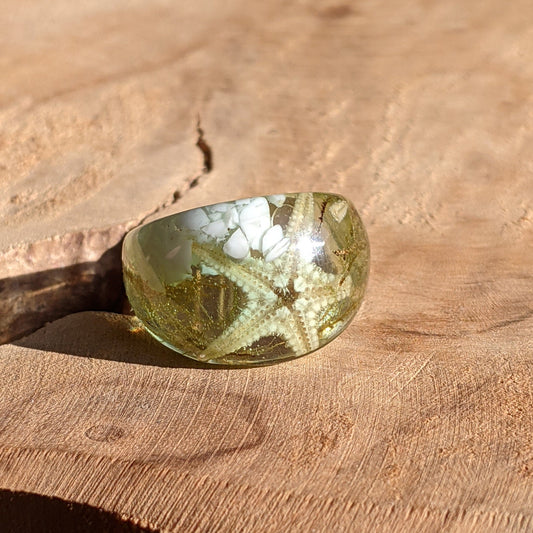 Starfish resin ring with white stone and preserved moss by EL-Creations