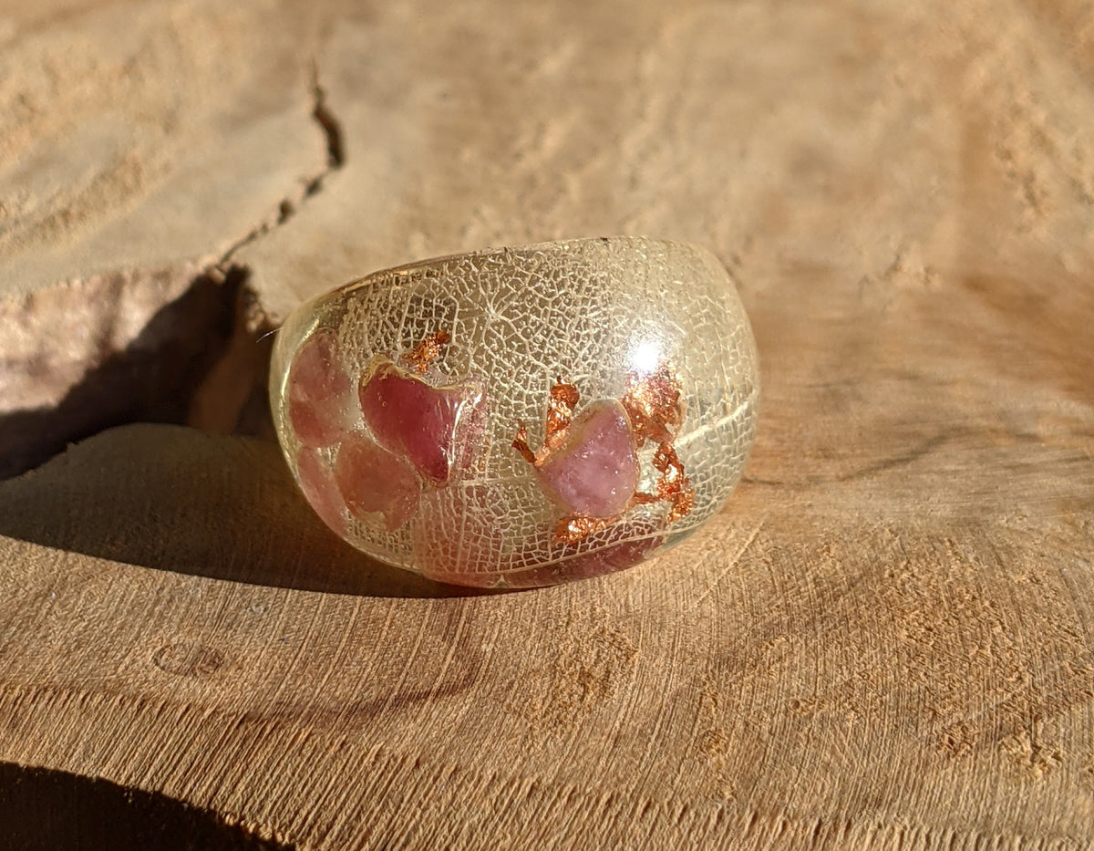 Crystal clear resin ring with natural pink tourmaline and copper flakes by EL-Creations
