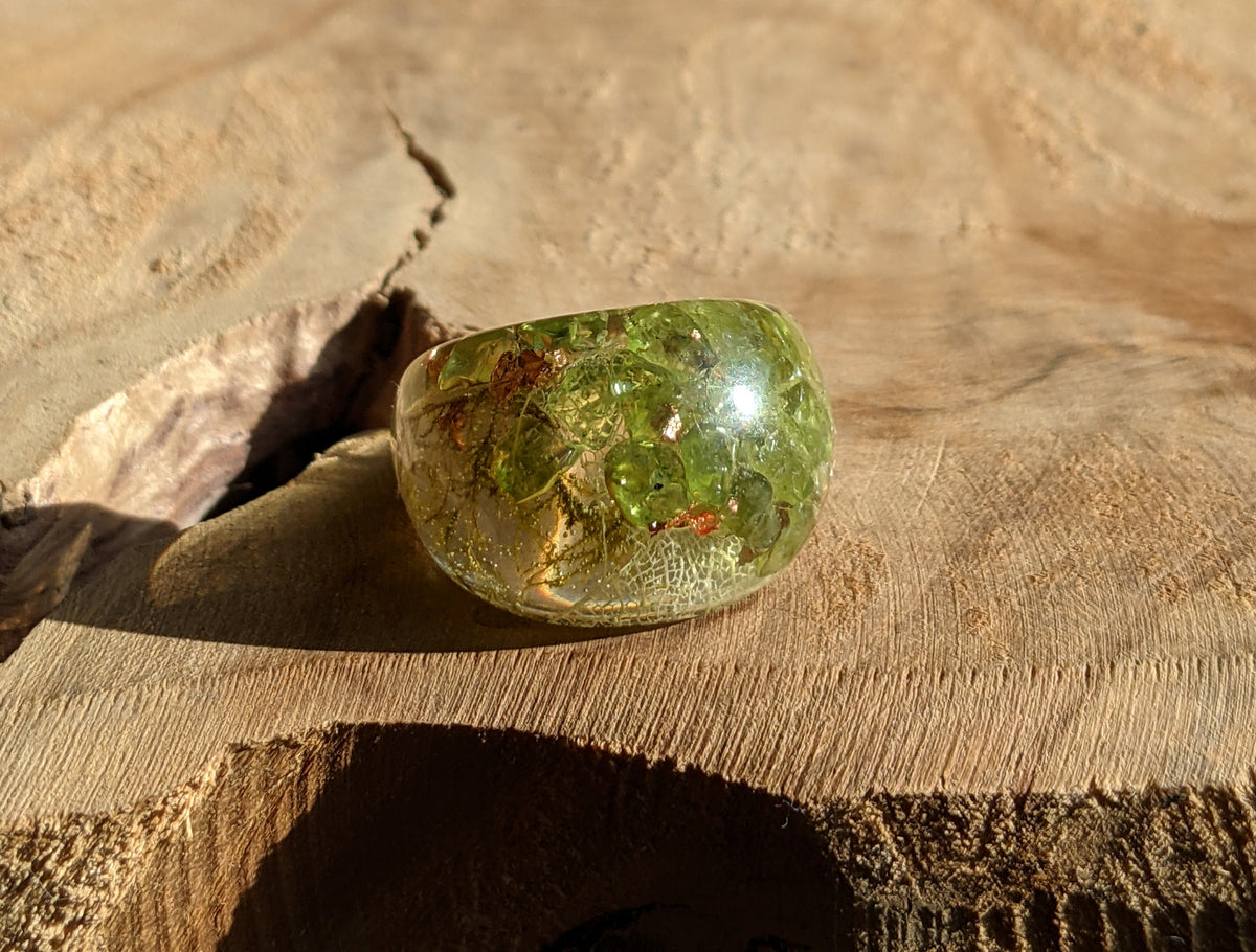 Botanical resin ring featuring natural peridot and real skeleton leaf by EL-Creations
