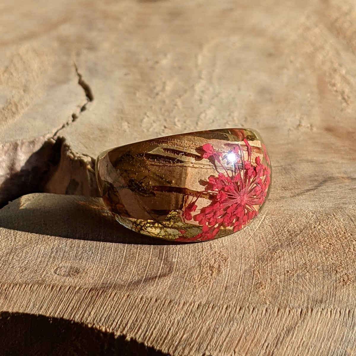 Unique handmade forest resin ring with birch bark and preserved botanicals by EL-Creations