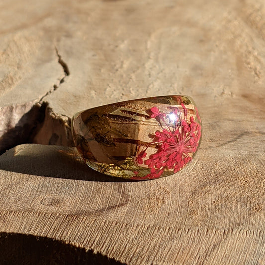 Unique handmade forest resin ring with birch bark and preserved botanicals by EL-Creations