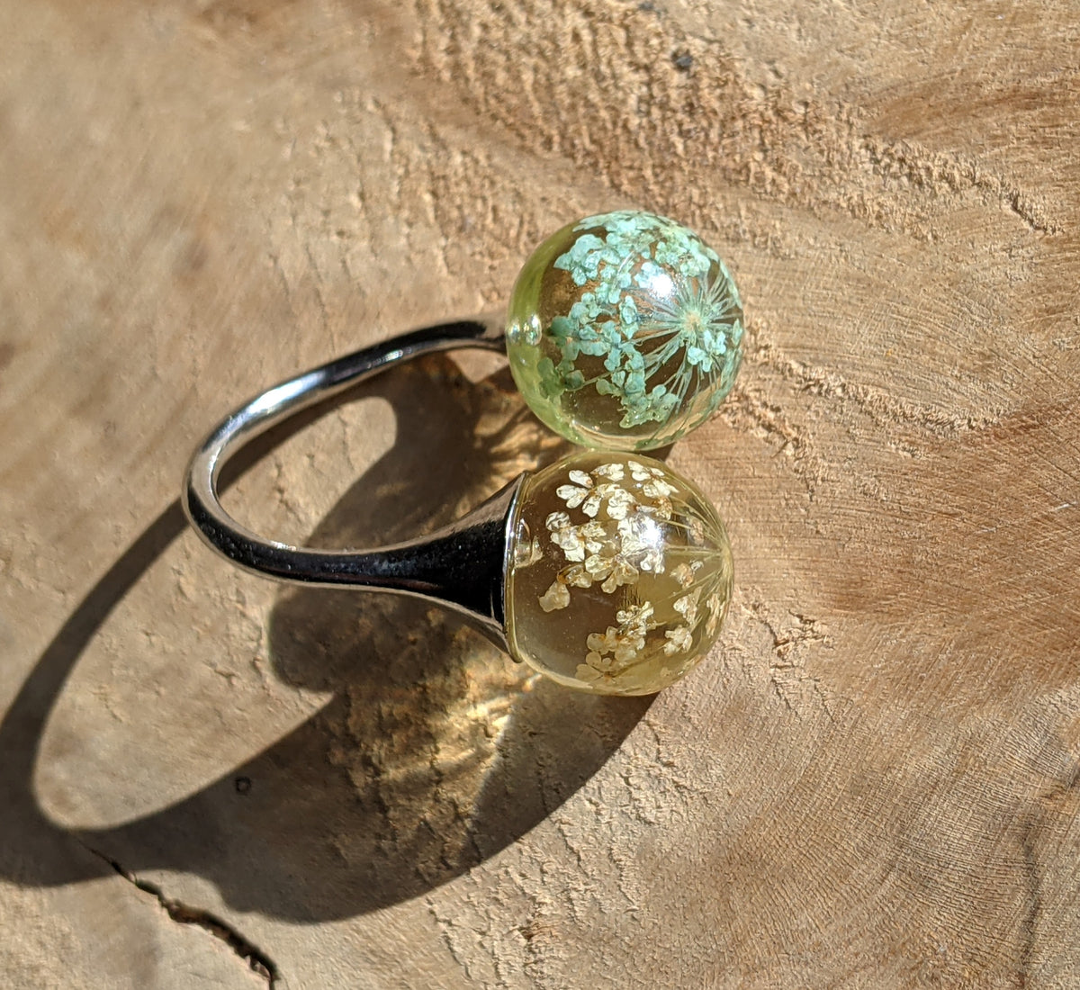 Adjustable flower ring in clear resin nature jewelry, EL-Creations