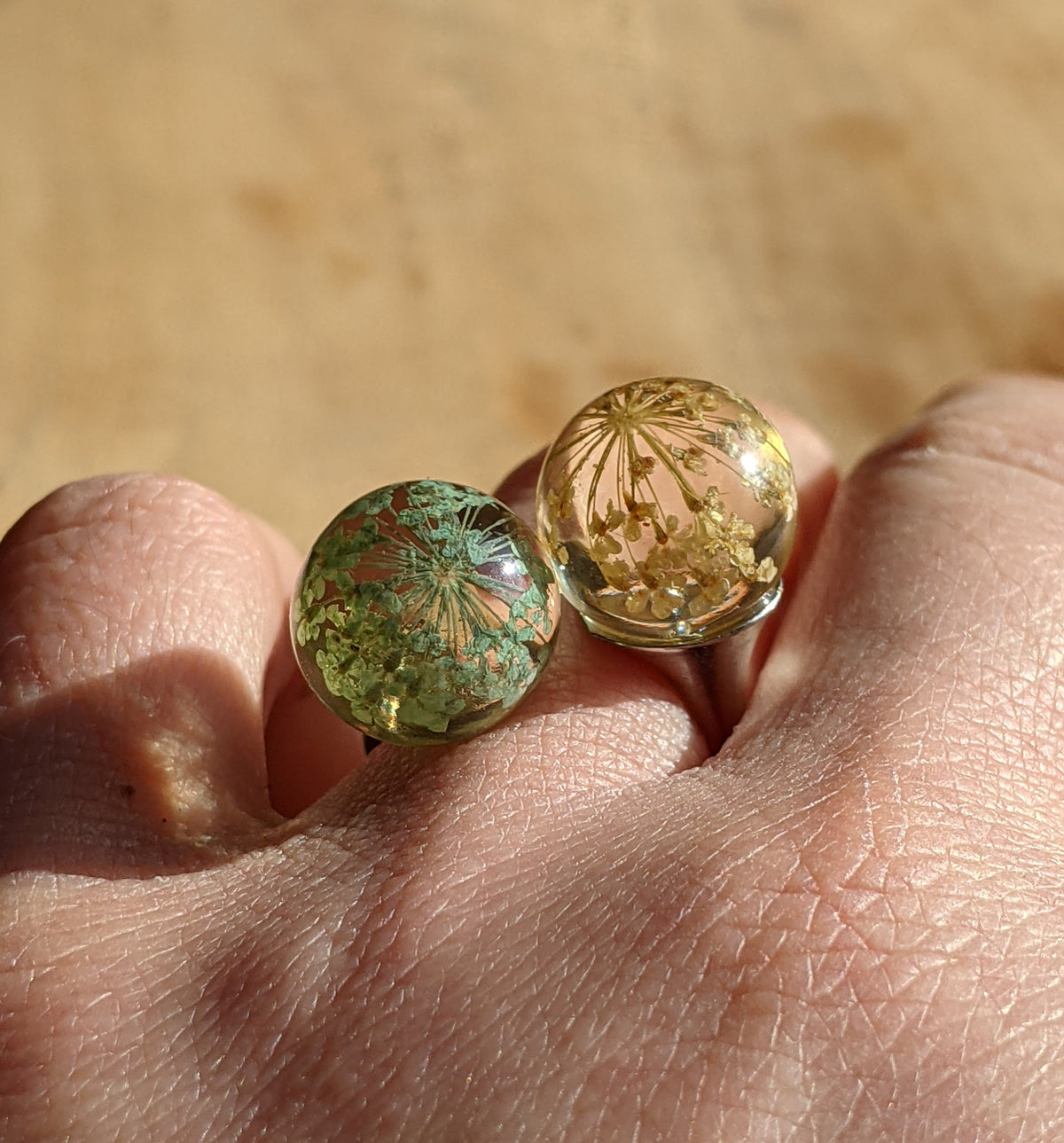 Handmade botanical ball ring with real flowers, unique jewelry EL-Creations Belgium