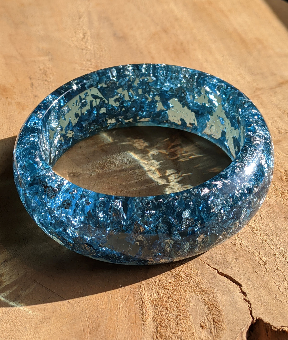 Handmade deep blue bracelet with shimmering silver flakes – EL-Creations