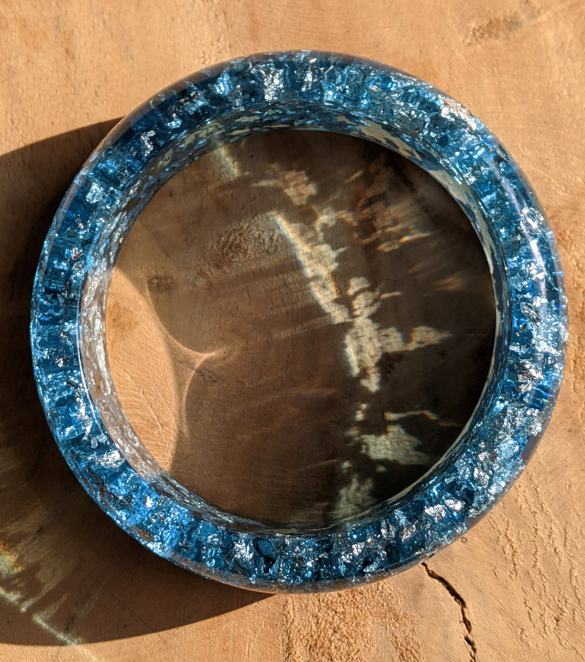 Artisan resin bangle in sapphire blue with metallic accents – EL-Creations