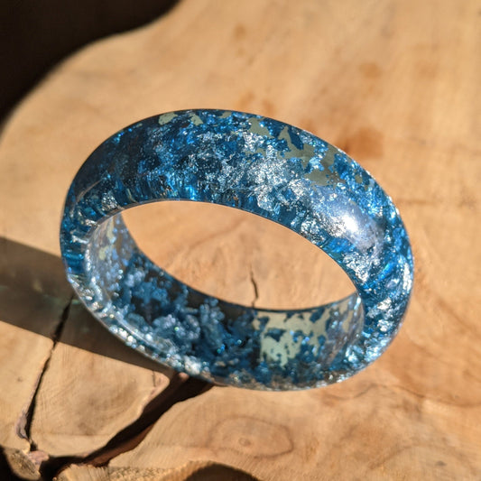 Midnight sapphire resin bangle with silver flakes – EL-Creations