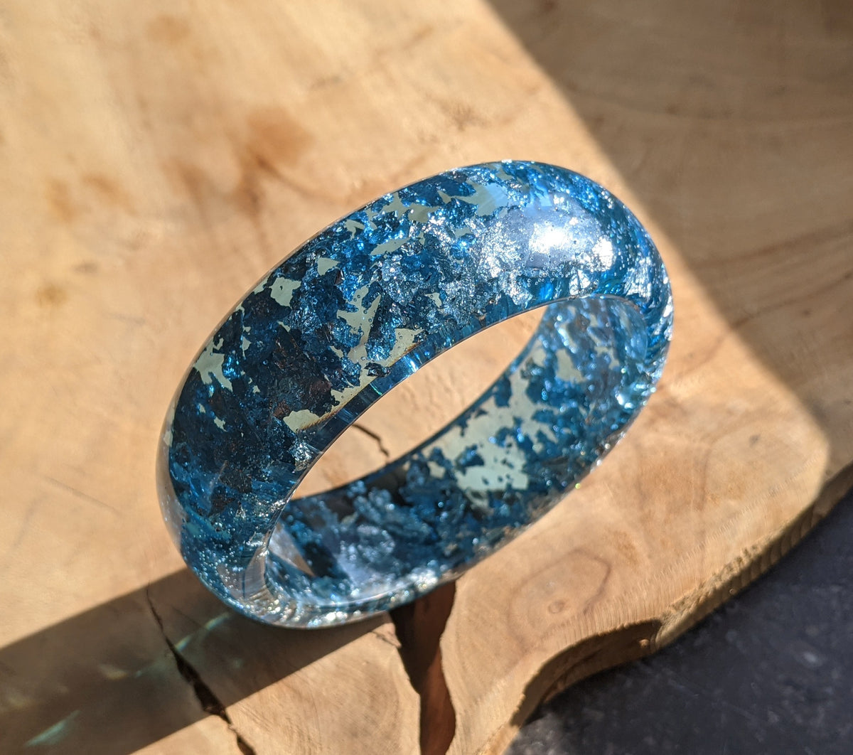 Elegant sapphire blue artisan bracelet with silver flakes – EL-Creations