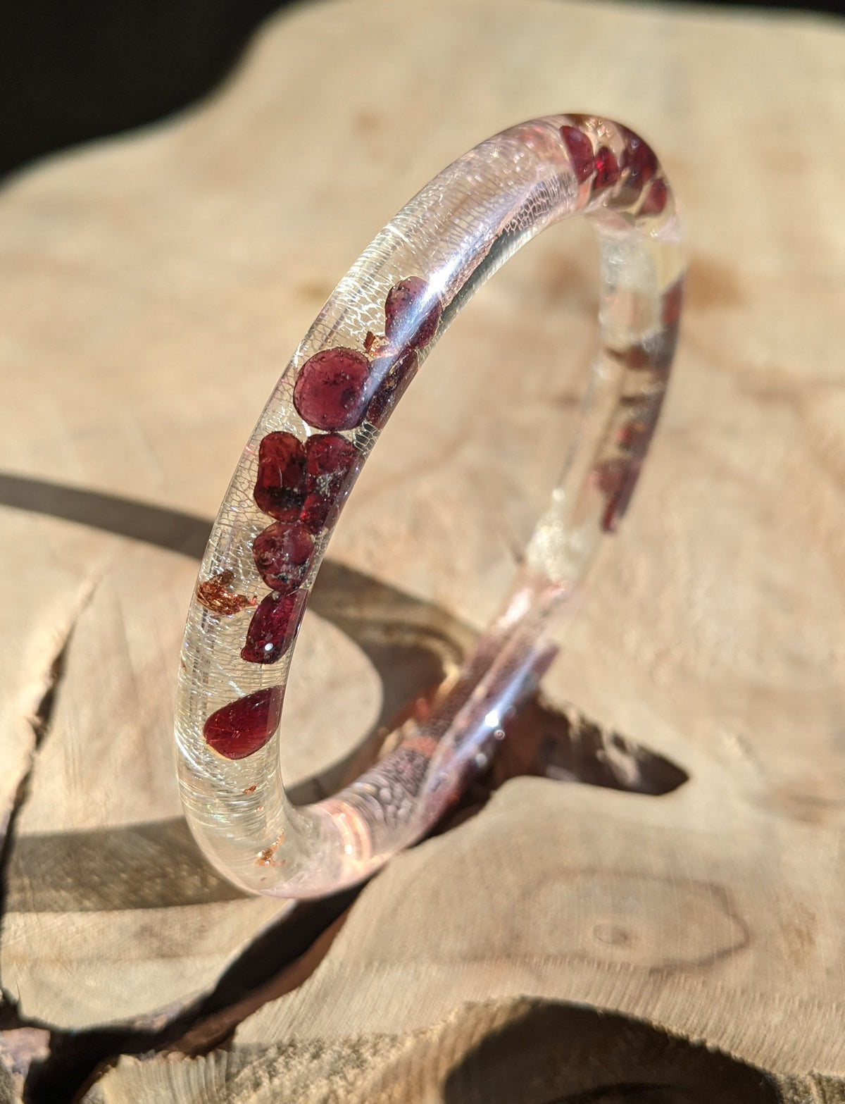 Handmade garnet bracelet with preserved leaves and copper flakes – EL-Creations