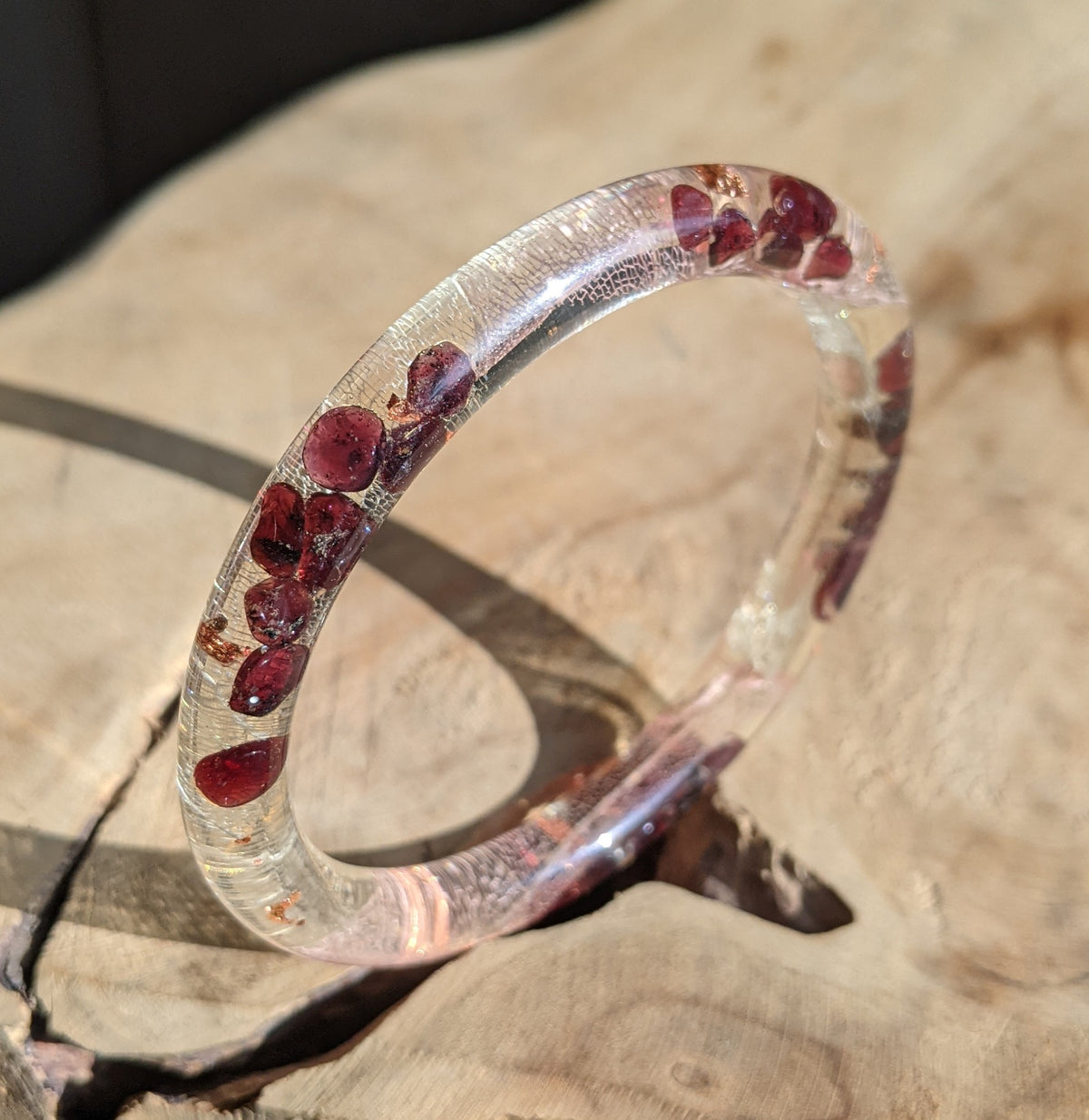 Botanical resin bangle featuring genuine garnet – EL-Creations